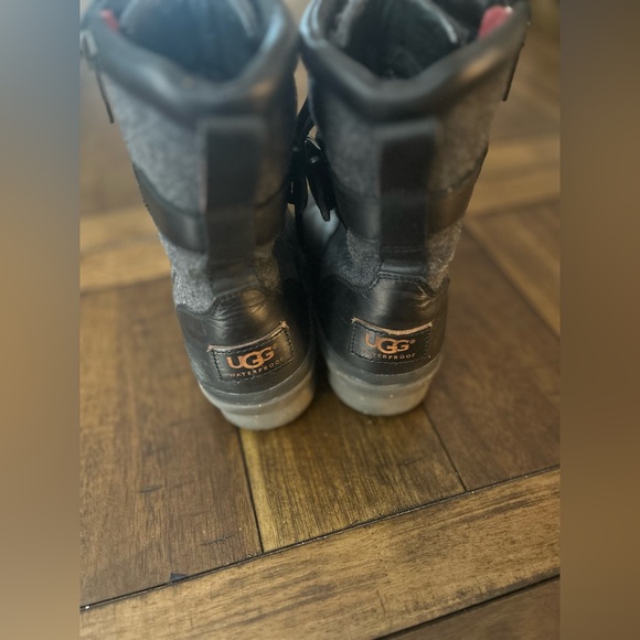 Ugg Boot 6 - Picture 5 of 9